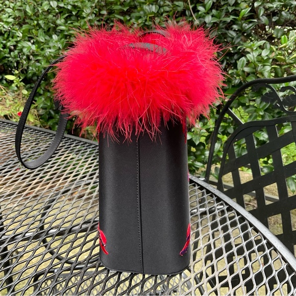 👁️Catching Adorable Brilliant Red Feather Embroidered Hat Hard Body Bag! - Picture 3 of 16
